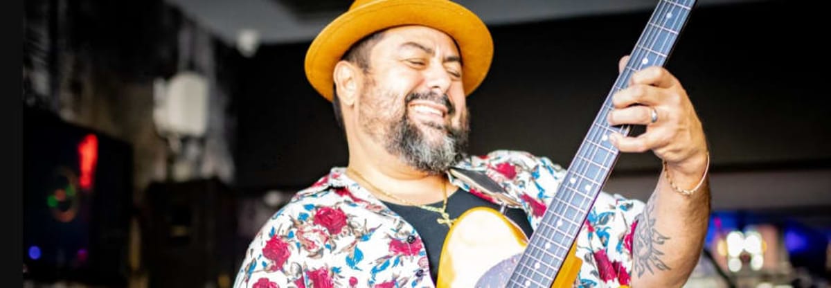 Biscuits and Blues
    Jr. De Ville