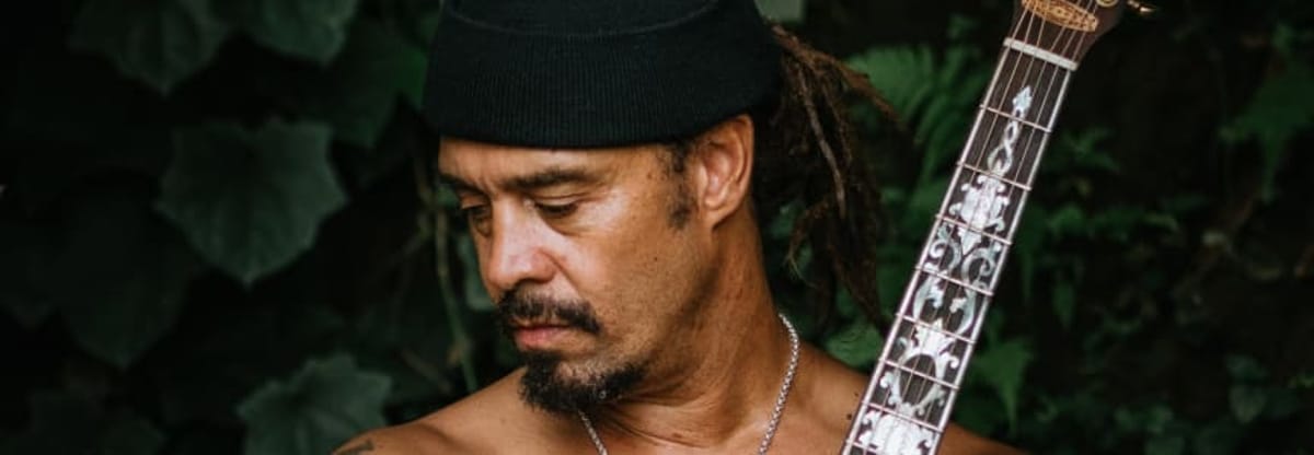 Michael Franti Trio - Heartstrings & Dynamite