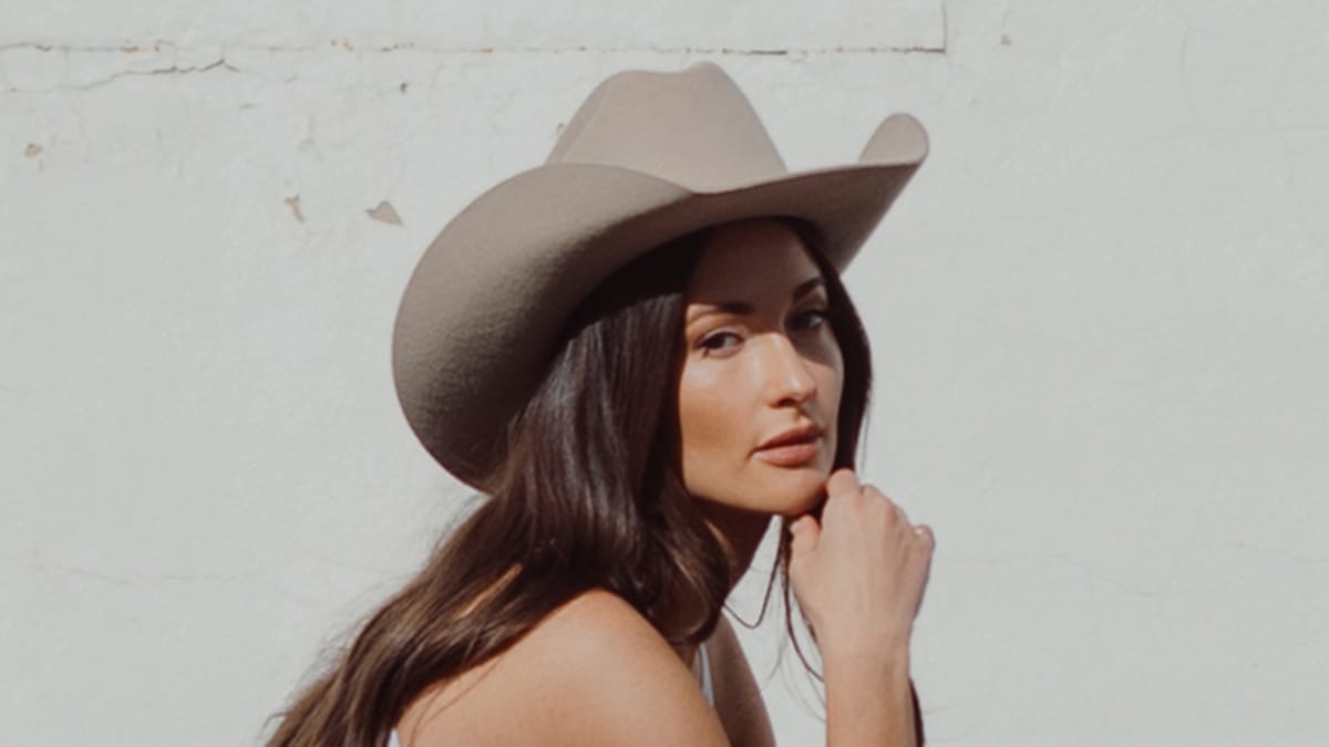 Kacey Musgraves w/ Estevie